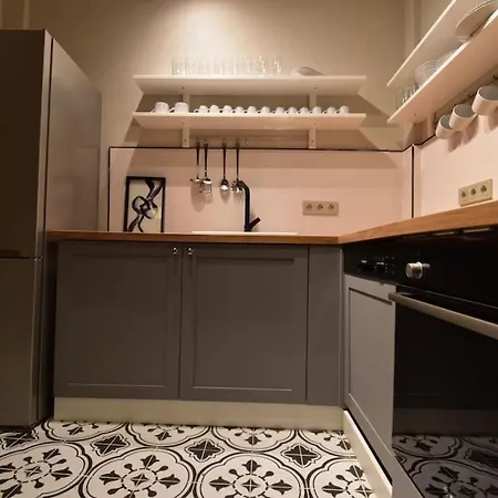 Charming House 4br Ac Near Metro