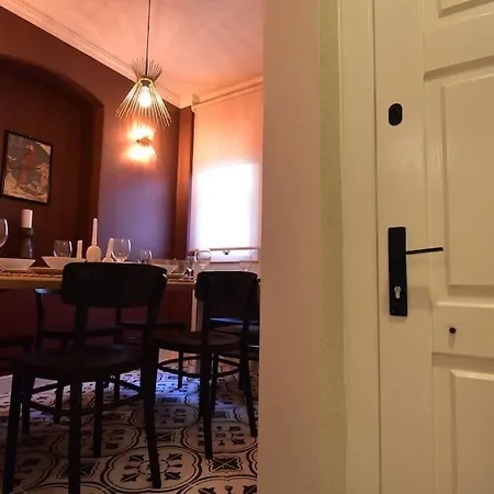 Charming House 4br Ac Near Metro