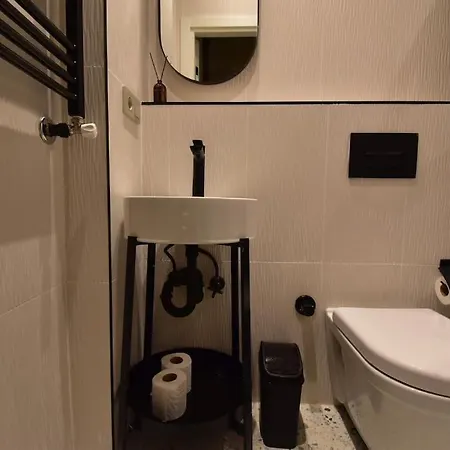 Charming House 4br Ac Near Metro