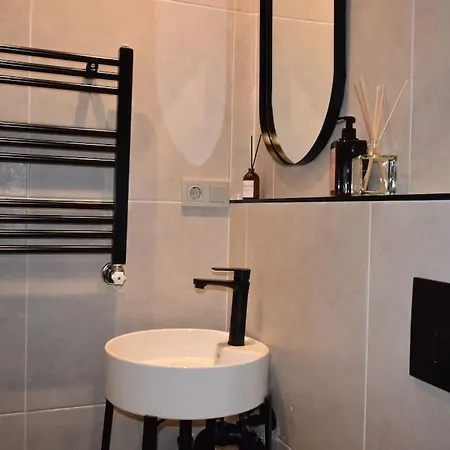 Charming House 4br Ac Near Metro